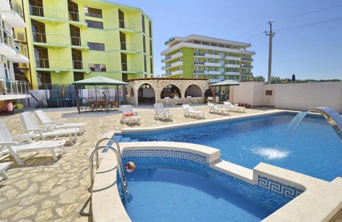 Vityazevo Hotel | Discover Hotel Yanakis: Rated 9/10 with Pool & Breakfast