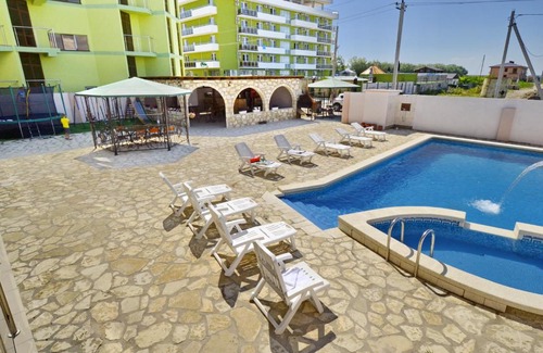 Vityazevo Hotel | Discover Hotel Yanakis: Rated 9/10 with Pool & Breakfast
