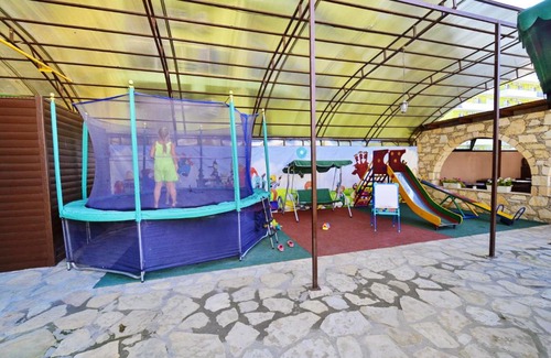 Vityazevo Hotel | Discover Hotel Yanakis: Rated 9/10 with Pool & Breakfast