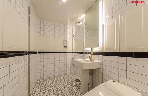 Chunghung Hotel | Family-Friendly Hotel Yeogijoa: A Budget Retreat
