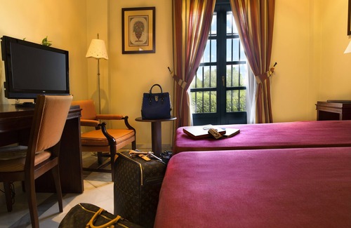 Valencina de la Concepcion Hotel | Relax at Hotel YIT Vereda Real: 4-Star Comfort Awaits