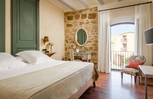 Old Town Baeza Hotel | Discover Hotel YIT La Casona del Arco: 4-Star Comfort Awaits