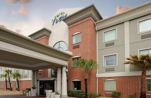Braeswood Place Apartment | Discover Comfort at Hotel Ylem with Spa and Breakfast