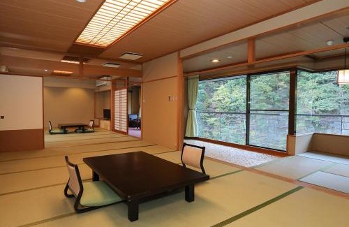 Yunishigawa Onsen Hotel | Relax at Hotel Yunishigawa: Pool & Hot Tub Retreat