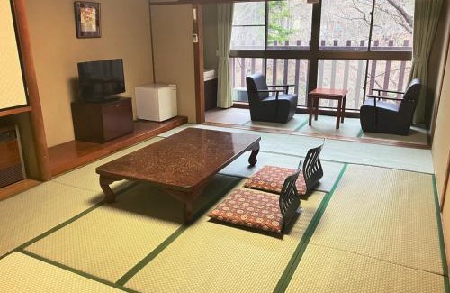 Yunishigawa Onsen Hotel | Relax at Hotel Yunishigawa: Pool & Hot Tub Retreat