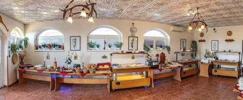 Mikulov Hotel | Discover Hotel Zámeček: Family-Friendly with Breakfast & Pets