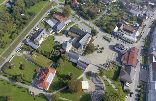 Velka Bystrice Hotel | Pet-Friendly Hotel Zámek Velká Bystřice with Top Amenities