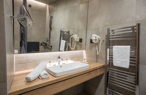 Lasko Hotel | Relax at Hotel Zdravilisce Lasko: Pool, Spa & Dining