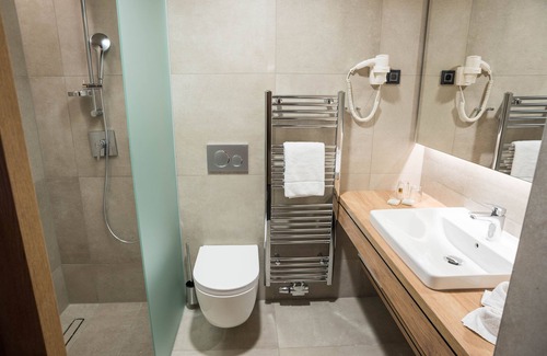 Lasko Hotel | Relax at Hotel Zdravilisce Lasko: Pool, Spa & Dining