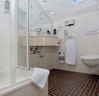 Cochem Hotel | Hotel Zehnthof: Pet-Friendly Getaway with Breakfast Included