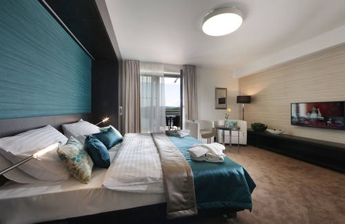 Kvakovce Hotel | Discover Hotel Zelená Lagúna: 4-Star Haven with Spa & Pool