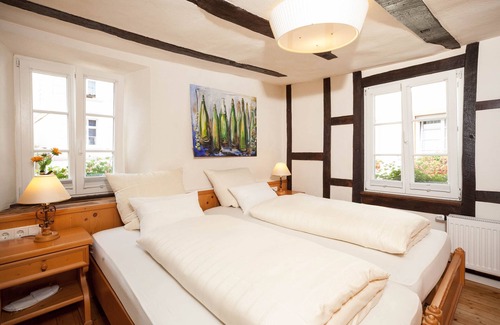 Zeltingen-Rachtig Hotel | Discover Hotel Zeltinger Hof: Family-Friendly Getaway
