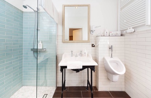 Zeltingen-Rachtig Hotel | Discover Hotel Zeltinger Hof: Family-Friendly Getaway