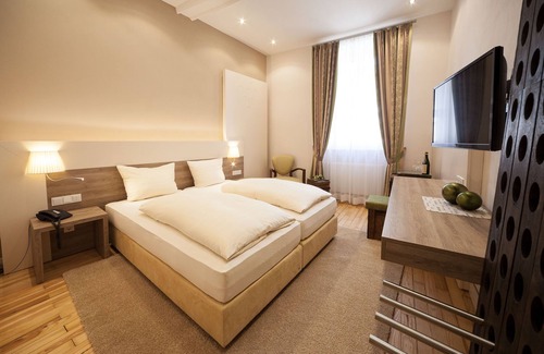 Zeltingen-Rachtig Hotel | Discover Hotel Zeltinger Hof: Family-Friendly Getaway