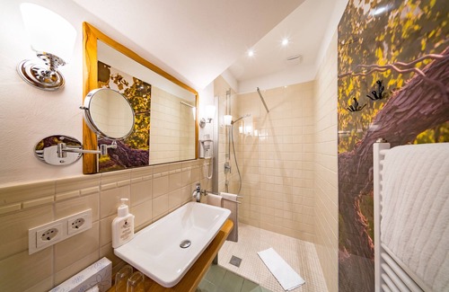 Zeltingen-Rachtig Hotel | Discover Hotel Zeltinger Hof: Family-Friendly Getaway