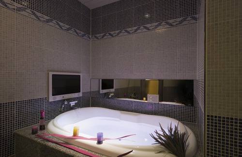 Kanagawa Hotel | Experience Comfort at HOTEL IN THE MOON YOKOHAMA, 9.2/10