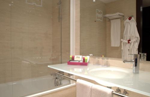 Pamplona Hotel | Discover Hotel Zenit Pamplona: 4-Star Family Getaway