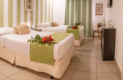 San Isidro de El General Hotel | Discover Hotel Zima: Family-Friendly Retreat with Pool & Spa