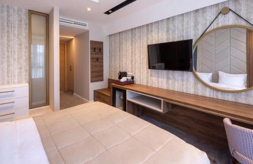 Zlatibor Hotel | Discover Hotel Zlatibor: 4-Star Retreat with Pool & Hot Tub