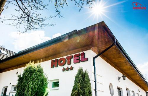Radomsko Hotel | Budget-Friendly Hotel Zodiak with Pool and Hot Tub