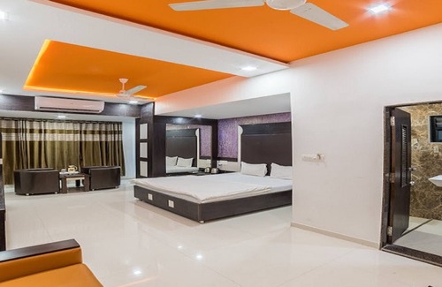 Akhol Hotel | Discover Hotel Zorba in Deesa: Rated 8/10 with Great Amenities