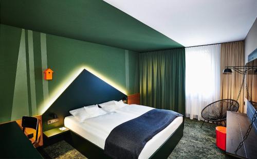 Hoehr-Grenzhausen Hotel | Relax at Hotel Zugbrücke Grenzau - 4-Star Retreat with Pool