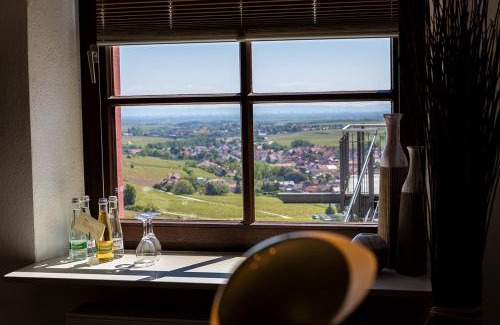 Neuleiningen Hotel | Discover Hotel Zum Burggraf: Oceanfront Escape with Breakfast