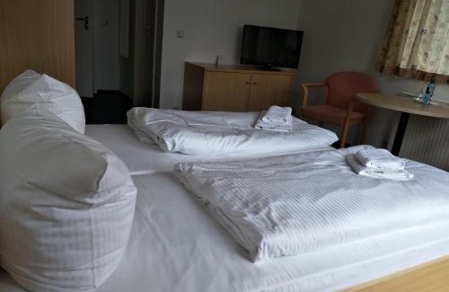 Hoppegarten House | Family-Friendly Hotel Zum Grünen Tor with Hot Tub Access