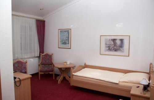 Hattingen Hotel | Cozy Hotel Zum Hackstück: Pet-Friendly with Hot Tub Access