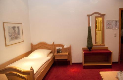 Hattingen Hotel | Cozy Hotel Zum Hackstück: Pet-Friendly with Hot Tub Access