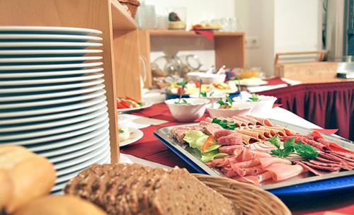 Greifswald Hotel | Oceanfront Hotel zur Brücke: Family-Friendly Bliss