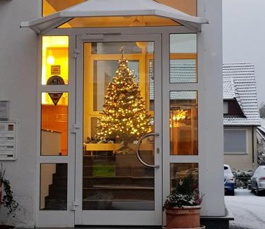 Renningen Hotel | Cozy Hotel Zur Eisenbahn: Pet-Friendly with Breakfast Included