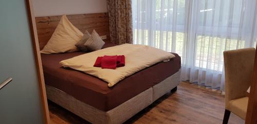Renningen Hotel | Cozy Hotel Zur Eisenbahn: Pet-Friendly with Breakfast Included