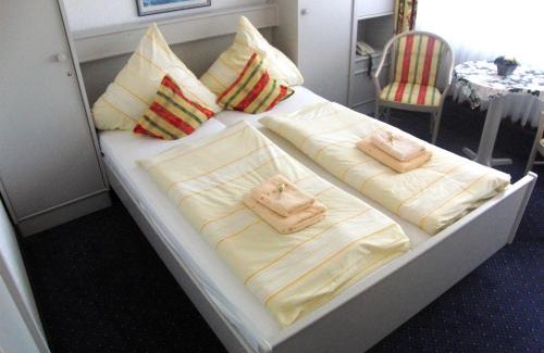 Fedderwardersiel Hotel | Guest Rated: Hotel Zur Fischerklause - Family-Friendly Escape