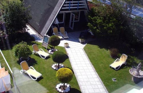 Fedderwardersiel Hotel | Guest Rated: Hotel Zur Fischerklause - Family-Friendly Escape