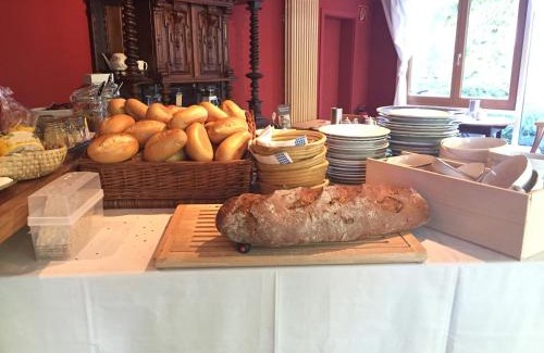 Herrsching am Ammersee Hotel | Pet-Friendly Hotel zur Post: Family Comfort Awaits