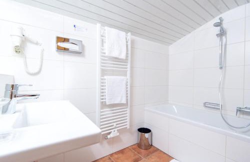 Goldegg Hotel | Inviting Hotel zur Post: Oceanfront Bliss & Relaxation