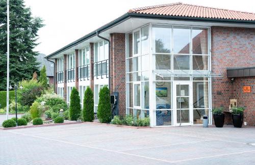 Garrel Hotel | Explore Hotel zur Post: 4-Star, Pet-Friendly Haven