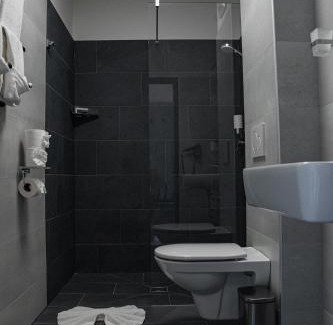 Mollands Hotel | Discover Comfort at Hotel Zur Schonenburg - Pet Friendly Stay