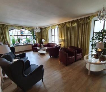 Freyburg Hotel | Pet-Friendly Retreat at Hotel Zur Traube with Breakfast Included