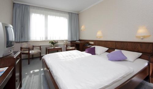 Stapelfeld Hotel | Discover Comfort at Hotel Zur Windmühle with Breakfast