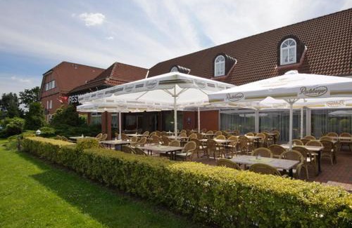 Stapelfeld Hotel | Discover Comfort at Hotel Zur Windmühle with Breakfast