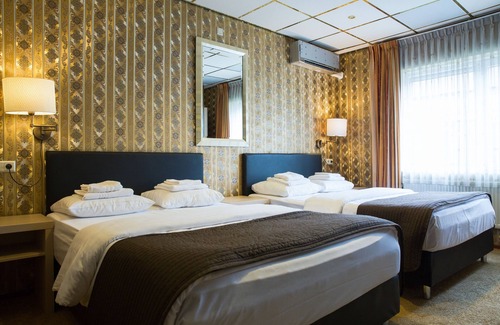 Zwanenburg Hotel | Comfort & Convenience at Hotel Zwanenburg with Free Breakfast
