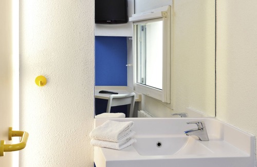 Gap Hotel | Budget-Friendly hotelF1 Gap with Spa and Breakfast Options