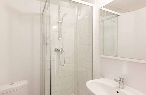 Muire - Haubette Hotel | Budget-Friendly Stay at HOTEL F1 Reims Tinqueux
