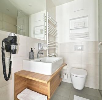 Wedel Hotel | Discover HotelHafenWedel: Oceanfront Getaway Awaits