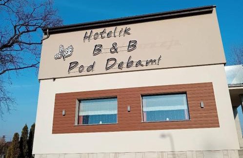 Krzyki Hotel | Inviting Hotelik B&B Pod Dębami - Rated 9/10 with Family Amenities