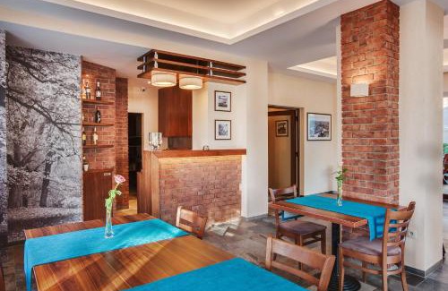 Krzyki Hotel | Inviting Hotelik B&B Pod Dębami - Rated 9/10 with Family Amenities