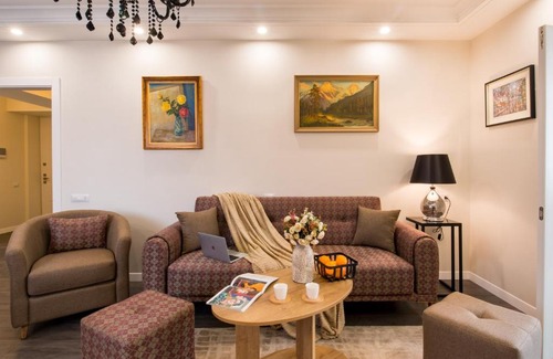 Kentron Apartment | Discover Hotelise Magenta Apartment: A Family-Friendly Stay