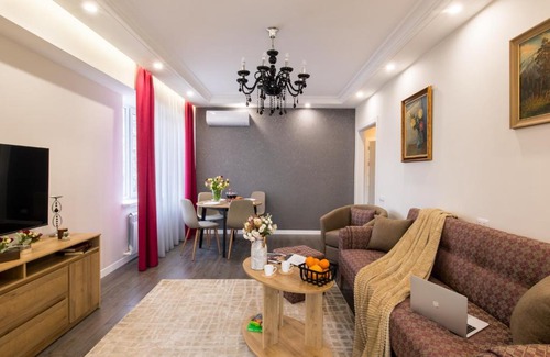 Kentron Apartment | Discover Hotelise Magenta Apartment: A Family-Friendly Stay